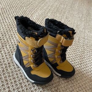 Merrill children’s leather boots size 6M.